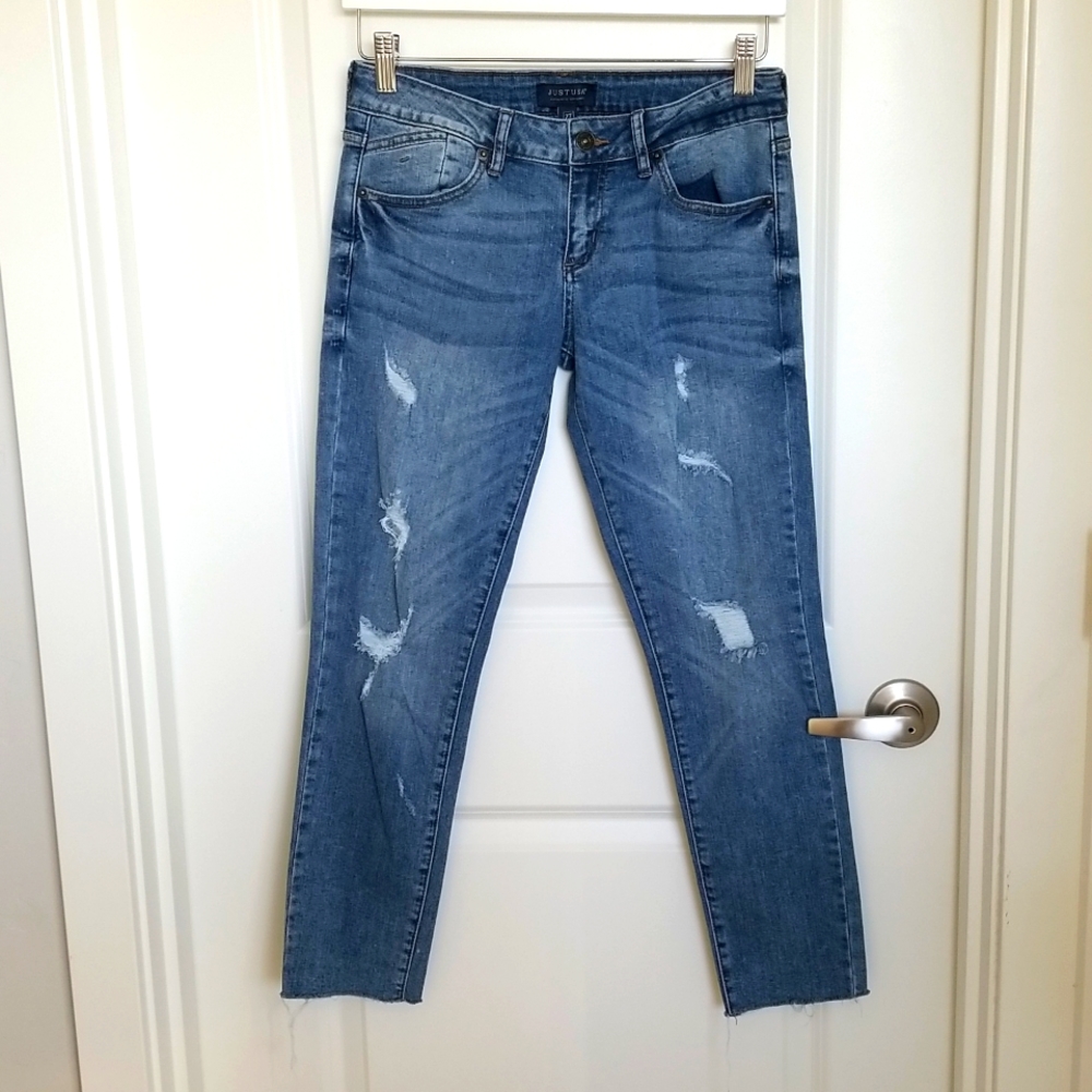 Frayed ankle jeans